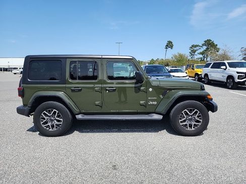 Used 2024 Jeep Wrangler Sahara image 5