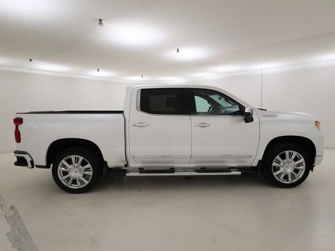 Used 2024 Chevrolet Silverado 1500 High Country w/ Technology Package image 2