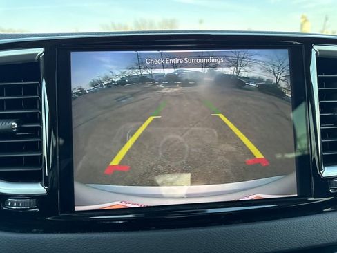 Certified 2023 Chrysler Pacifica Touring-L image 24