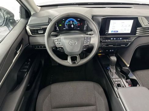 Used 2025 Toyota Camry LE image 18