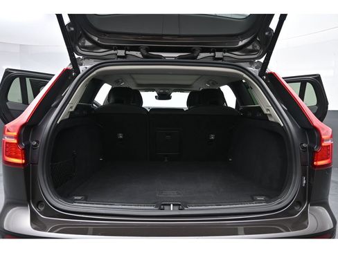 Used 2025 Volvo V60 B5 Cross Country Plus AWD/4WD image 19