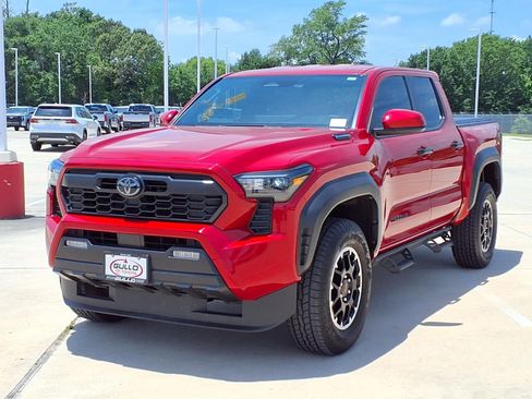 Certified 2025 Toyota Tacoma TRD Off-Road AWD/4WD image 3
