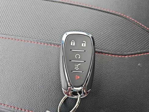 Used 2023 Chevrolet Traverse RS image 39