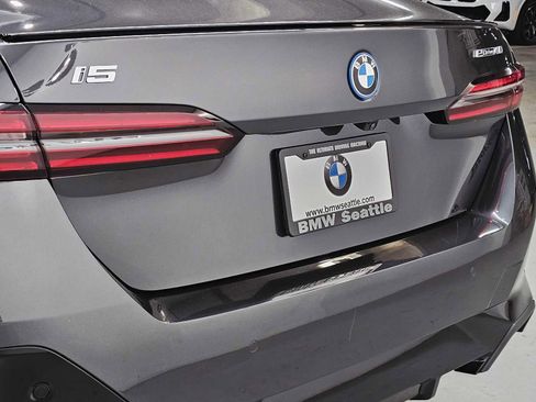 Used 2024 BMW i5 eDrive40i w/ M Sport Package image 7