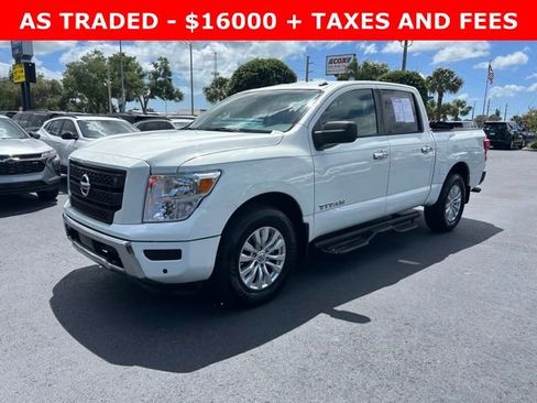 Used 2021 Nissan Titan SV w/ SV Convenience Package AWD/4WD image 3