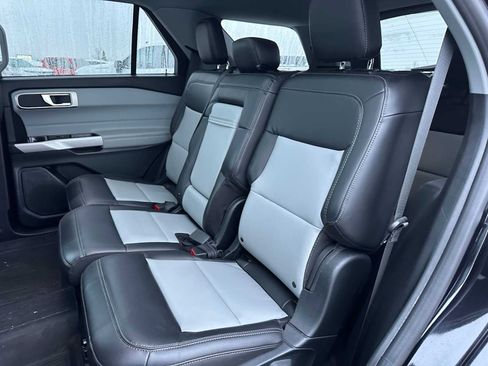 Used 2024 Ford Explorer XLT w/ Equipment Group 202A image 19