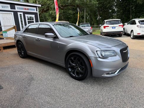 Used 2018 Chrysler 300 S AWD/4WD image 3
