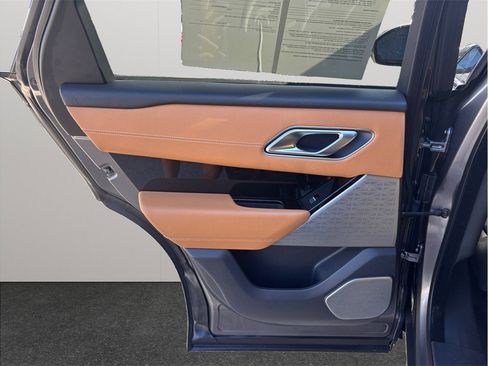 Used 2019 Land Rover Range Rover Velar R-Dynamic SE image 40