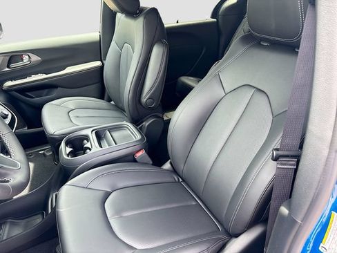 New 2027 Chrysler Pacifica Select FWD image 15