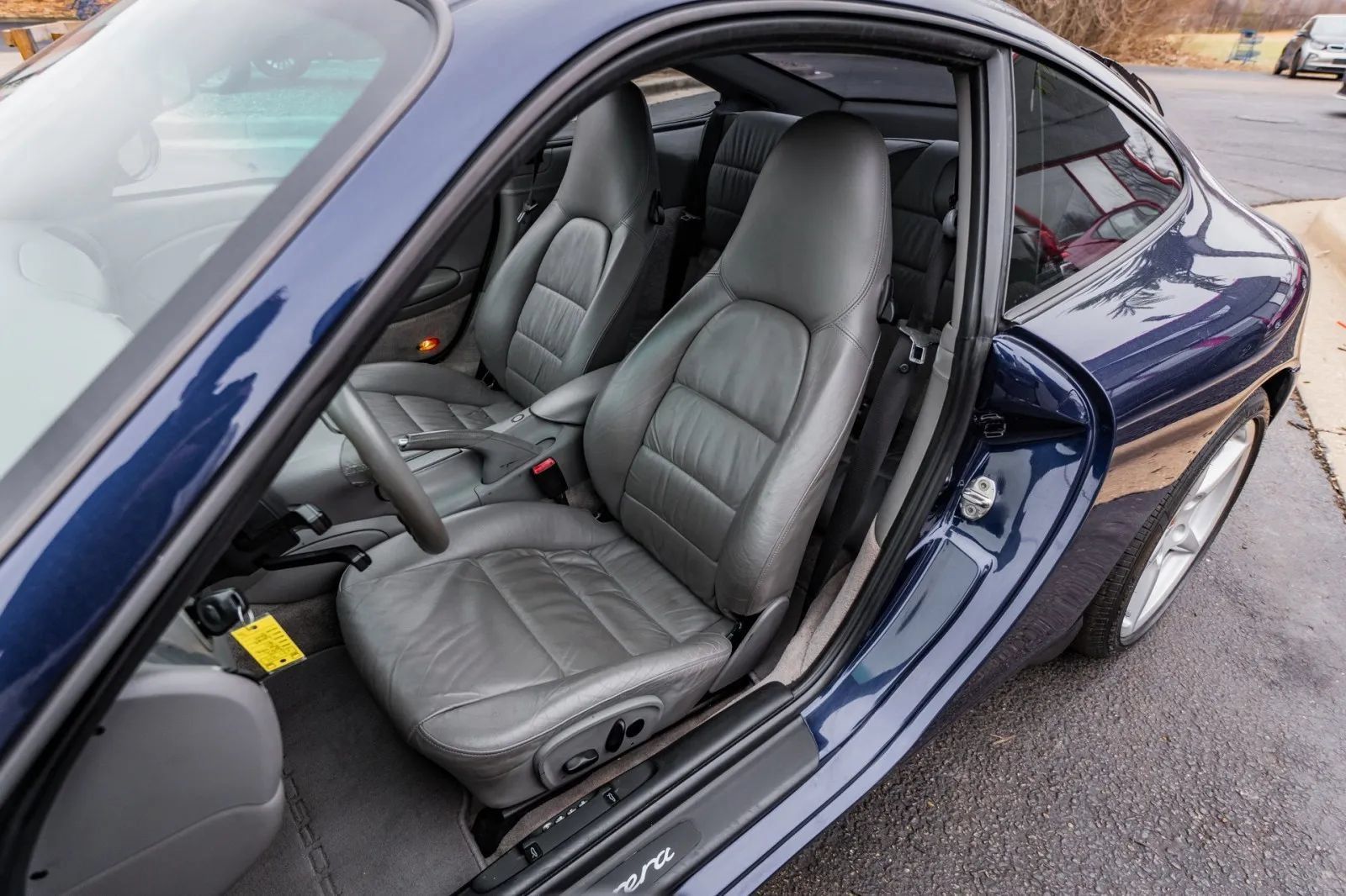 Used 2003 Porsche 911 Carrera RWD image 18