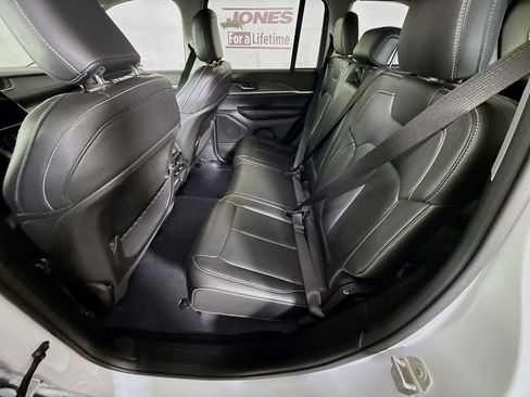 Used 2023 Jeep Grand Cherokee Limited w/ Black Appearance Package image 26