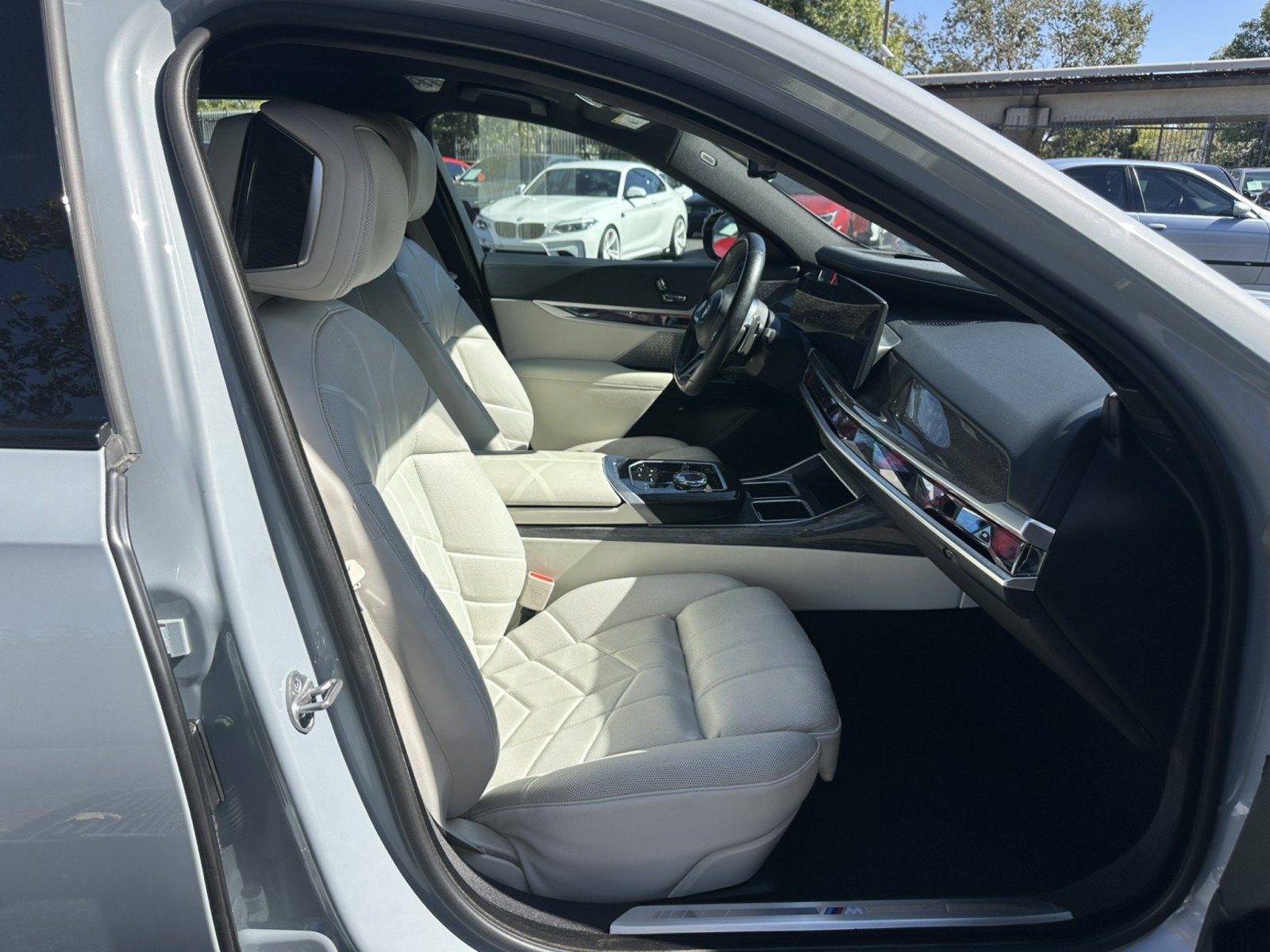Used 2023 BMW 760i xDrive w/ Luxury Rear Seating Package AWD/4WD image 19