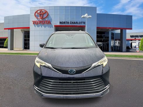 Used 2023 Toyota Sienna Platinum image 5