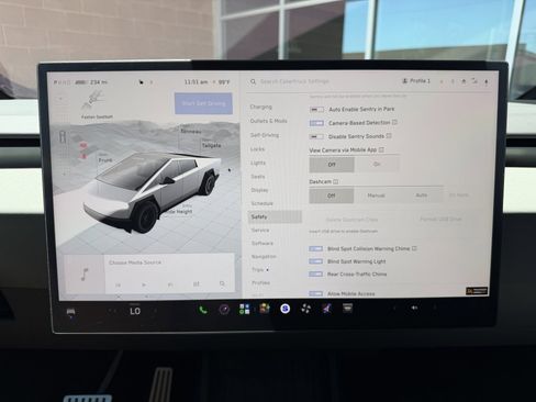 Used 2024 Tesla Cybertruck AWD Crew Cab image 25