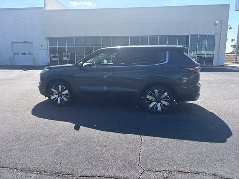 Used 2025 Mitsubishi Outlander SE FWD image 7