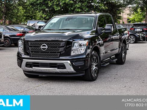 Used 2024 Nissan Titan SV w/ SV Convenience Package RWD image 3