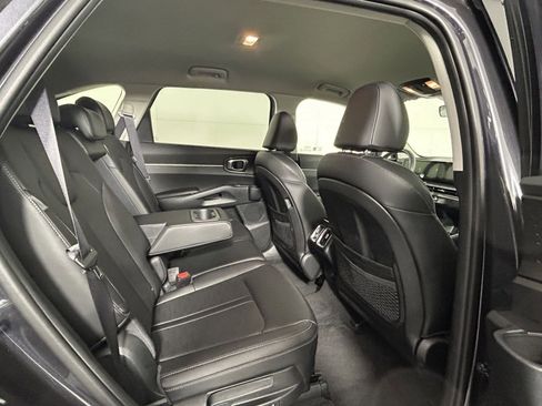 Used 2025 Kia Sorento S AWD/4WD image 32