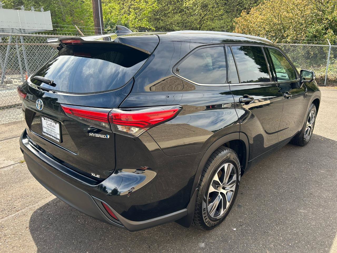Used 2022 Toyota Highlander XLE AWD/4WD image 5
