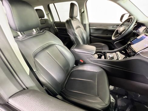 Used 2022 Jeep Grand Cherokee Limited image 27