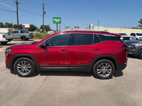 Used 2023 GMC Terrain SLT w/ LPO, Floor Liner Package FWD image 3