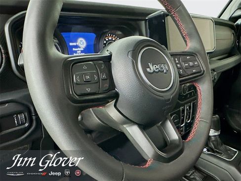Used 2024 Jeep Gladiator Rubicon w/ Technology Group image 27