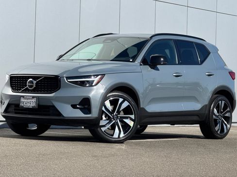 Used 2023 Volvo XC40 B5 Plus w/ Protection Package Premier AWD/4WD image 1
