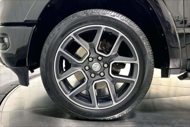 Used 2019 RAM 1500 Laramie AWD/4WD image 9