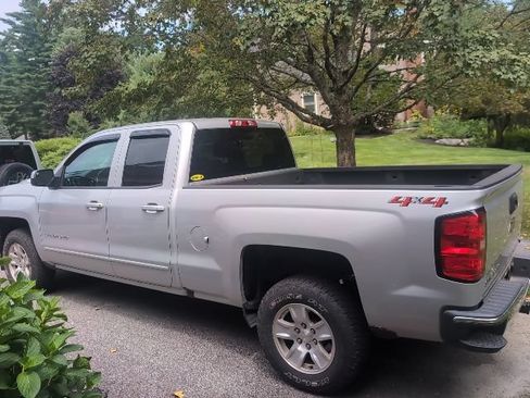 Used 2018 Chevrolet Silverado 1500 LT w/ All Star Edition AWD/4WD image 9