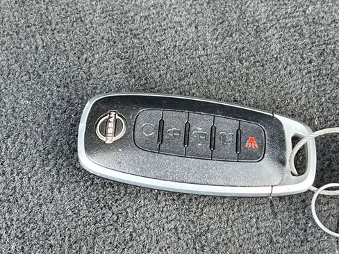 Used 2025 Nissan Rogue SV FWD image 27