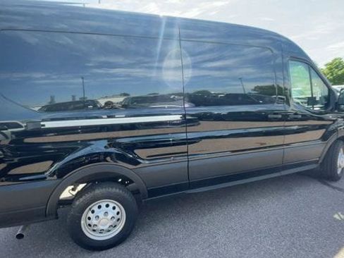 New 2026 Ford Transit 250 148 Medium Roof Extended AWD image 9