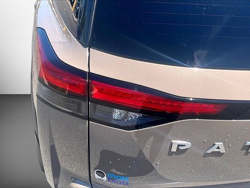Certified 2024 Nissan Pathfinder Platinum AWD/4WD image 29