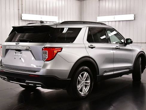 Used 2024 Ford Explorer XLT w/ Equipment Group 202A AWD/4WD image 7