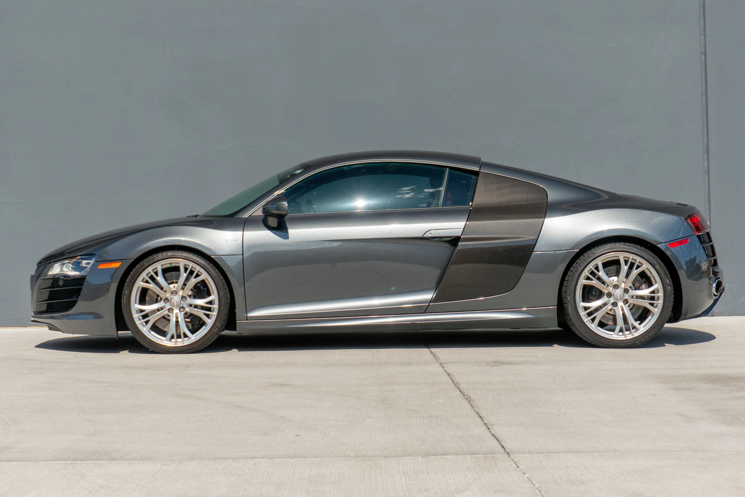 Used 2011 Audi R8 V10 AWD/4WD image 2