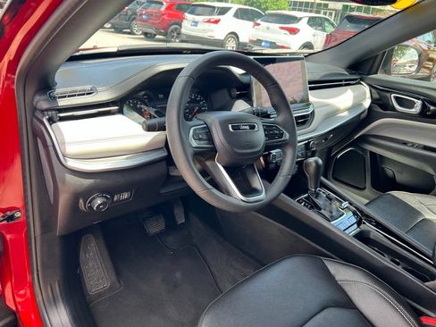 Used 2025 Jeep Compass Limited AWD/4WD image 18