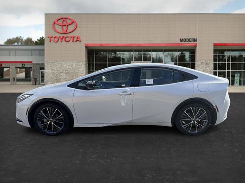 Used 2025 Toyota Prius XLE image 7