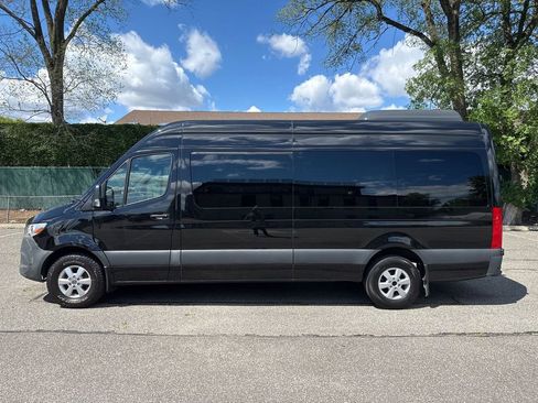 Used 2024 Mercedes-Benz Sprinter 2500 image 4
