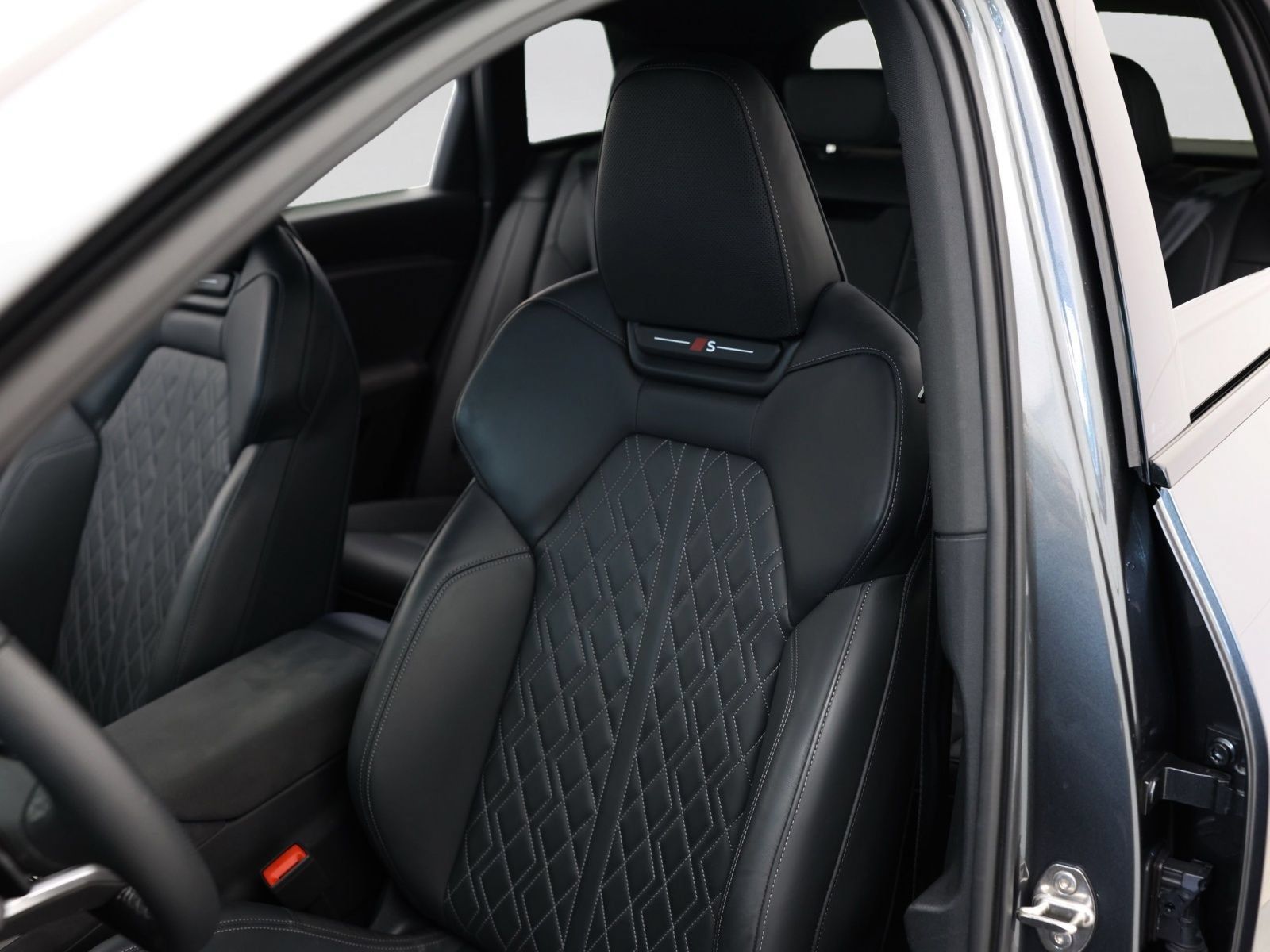 Used 2025 Audi SQ6 e-tron Prestige w/ Black Optic Package AWD/4WD image 5