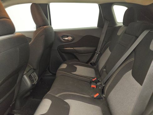 Used 2014 Jeep Cherokee Latitude w/ Comfort/Convenience Group image 17