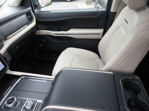 Used 2023 Ford Expedition Platinum AWD/4WD image 24