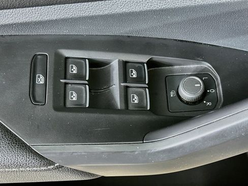 Used 2024 Volkswagen Jetta SE FWD image 15
