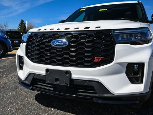 Used 2025 Ford Explorer ST AWD/4WD image 11