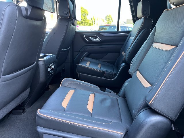 Used 2023 GMC Yukon AT4 w/ Technology Package AWD/4WD image 13