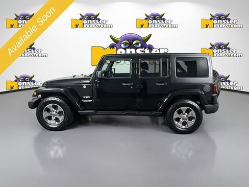 Used 2018 Jeep Wrangler Unlimited Sahara w/ Connectivity Group AWD/4WD image 8