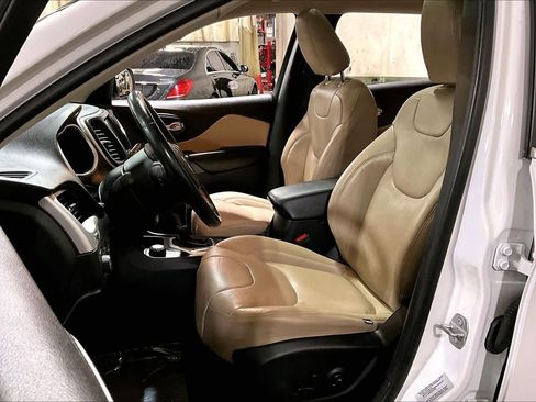 Used 2016 Jeep Cherokee Latitude w/ Comfort/Convenience Group image 7