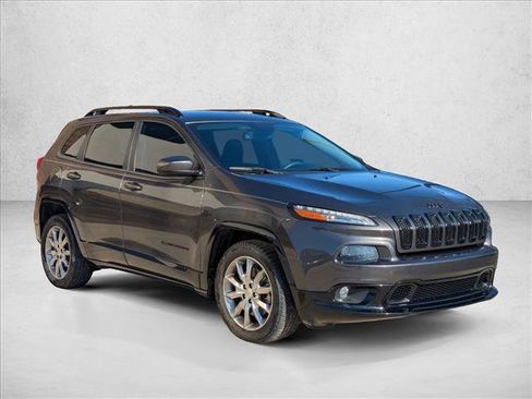 Used 2018 Jeep Cherokee Latitude image 3