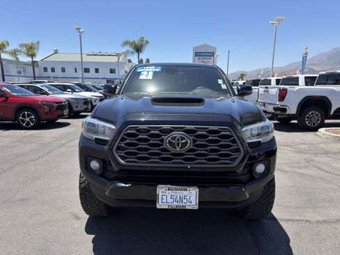 Used 2021 Toyota Tacoma TRD Sport w/ Technology Package RWD image 3
