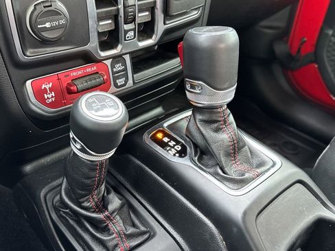 Used 2022 Jeep Gladiator Rubicon w/ Cold Weather Group AWD/4WD image 10