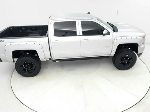 Used 2018 Chevrolet Silverado 1500 LT w/ All Star Edition image 18