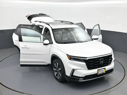 Used 2024 Honda Pilot Touring image 30