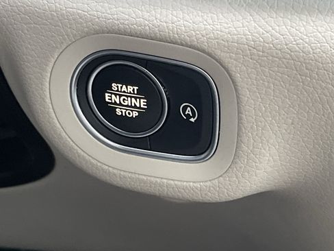 Certified 2021 Mercedes-Benz GLS 450 4MATIC image 32